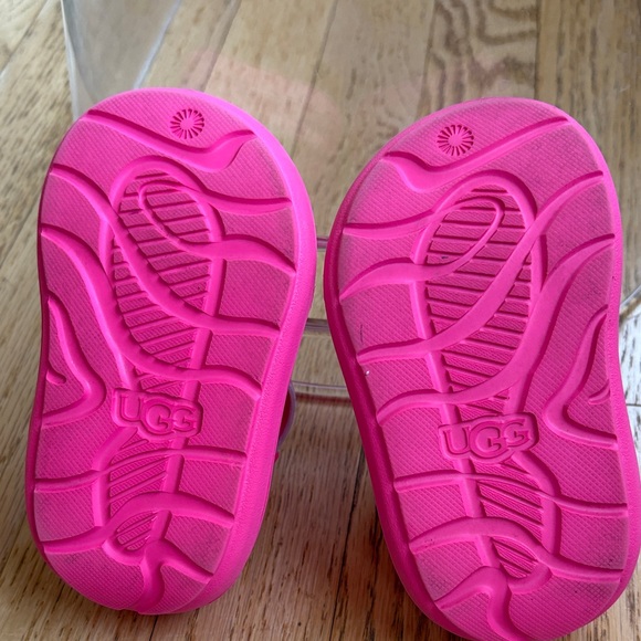 UGG Girls Pink Little Kid's  Sport Yeah Water Resistant Foam Sandals Sz:*8.5 EUC - Picture 6 of 12